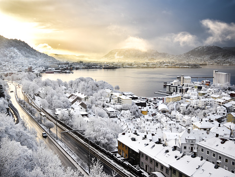 istockphoto-509042972-170667a BERGEN ZIMĄ (NORWEGIA)